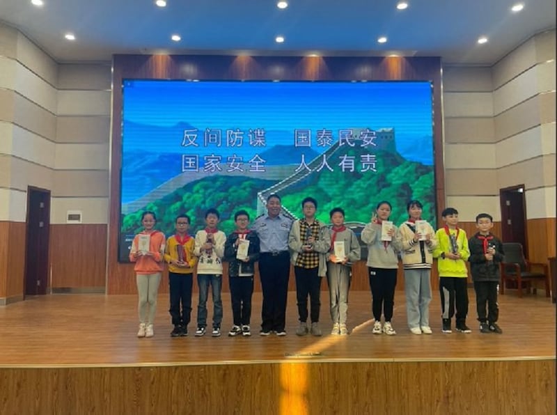 中国有学校组织学生进行反间谍教育。(网络图片/古亭提供)