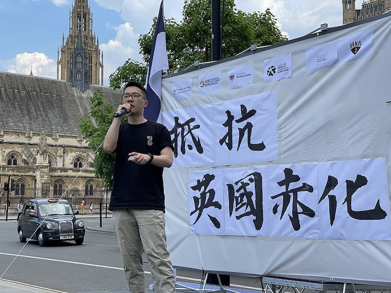 流亡英国的前香港立法会议员罗冠聪鼓励港人在相聚过后，把能量带回家，在日常生活中继续努力，为香港的未来做准备。 （吕熙摄）