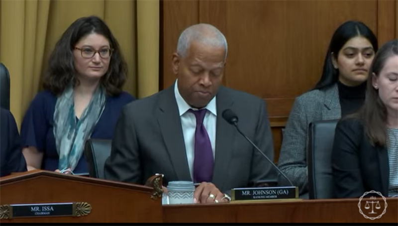 美国众议员汉克·约翰逊(Hank johnson)在听证会上强调,中国自加入世贸组织以来,一直致力于获取美国的相关数据、知识产权和国家机密。(视频截图/美国国会官网)