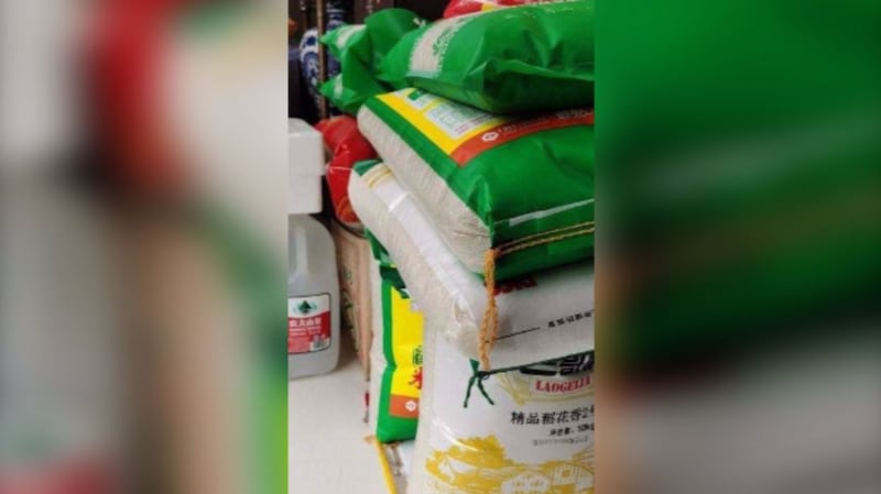 今年四月份,中国就有居民开始囤粮防饥。(志愿者提供/记者乔龙)