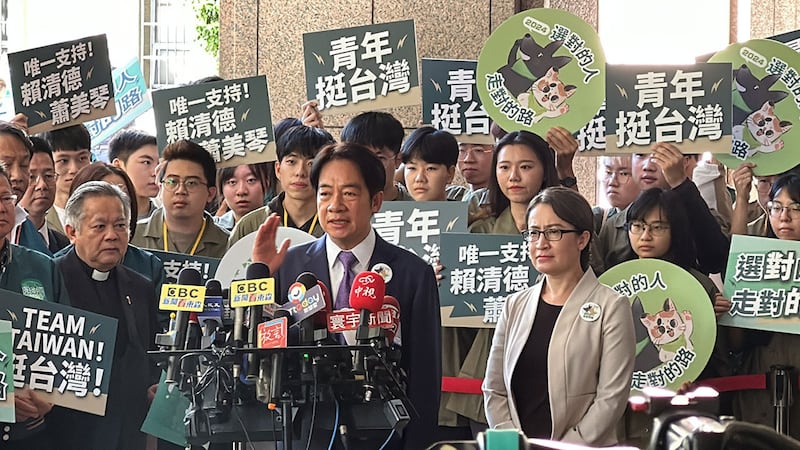 民进党籍“赖萧配”21日登记后，总统候选人赖清德发表简短讲话。（记者夏小华摄）