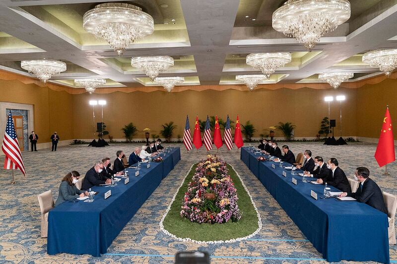 2022年11月14日,美国总统拜登与中国国家主席习近平在印尼20国峰会外围举行面对面会谈。(美联社)