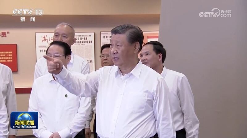 央视报道,今年是毛泽东批示学习推广"枫桥经验"六十周年。2023年9月20日,习近平在"枫桥经验"的发源地浙江省诸暨市枫桥镇参观枫桥经验陈列馆。(视频截图/CCTV)