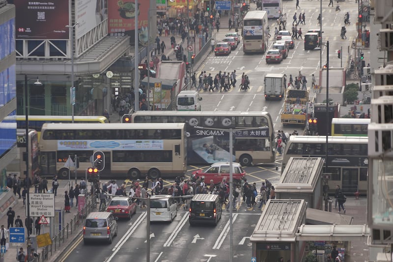 有意見認為要檢討長者$2元乘車優惠。（衛斯攝）