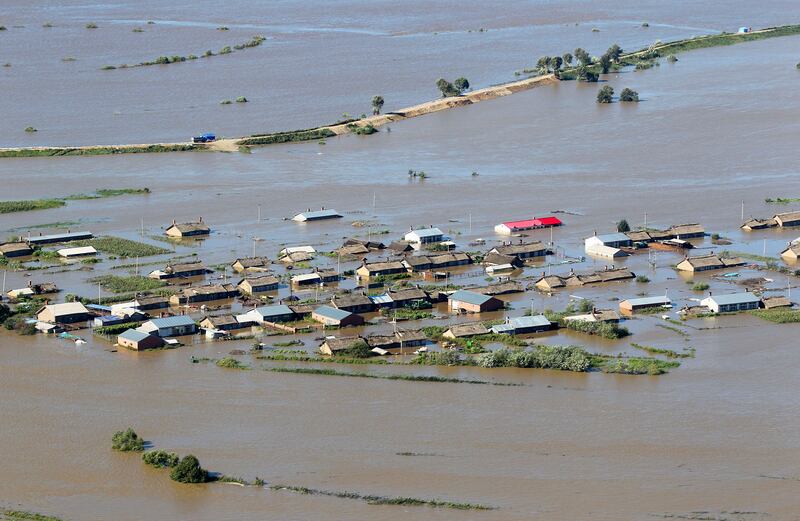 东北地处气候敏感区，近年旱涝频发，严重威胁粮仓收成。