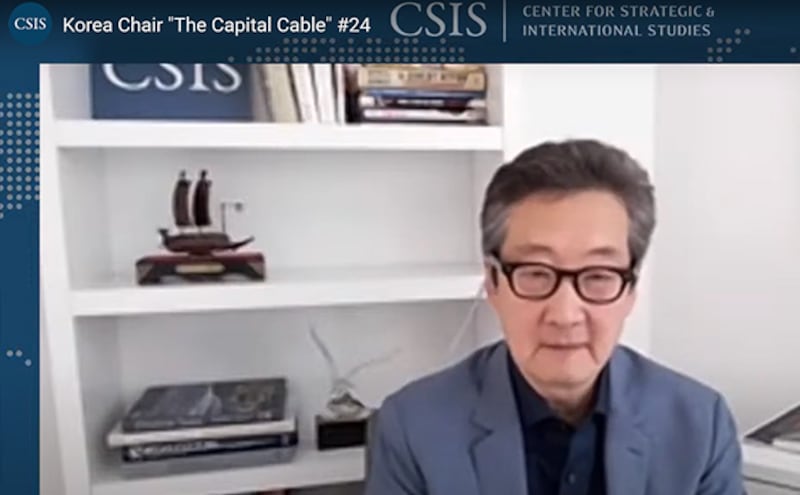 美国华盛顿智库“国际战略研究中心”高级副总裁兼韩国事务主席车维德(Victor Cha)在网络研讨会上分析说:“韩国已经收到了加入‘四方联盟'的邀请,但韩国方面尚未做出决定。”(视频截图)