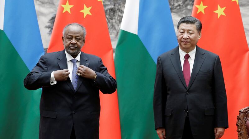 习近平同来访的吉布提总统盖莱举行会谈,中国在吉布提设立了军事基地。(路透社)