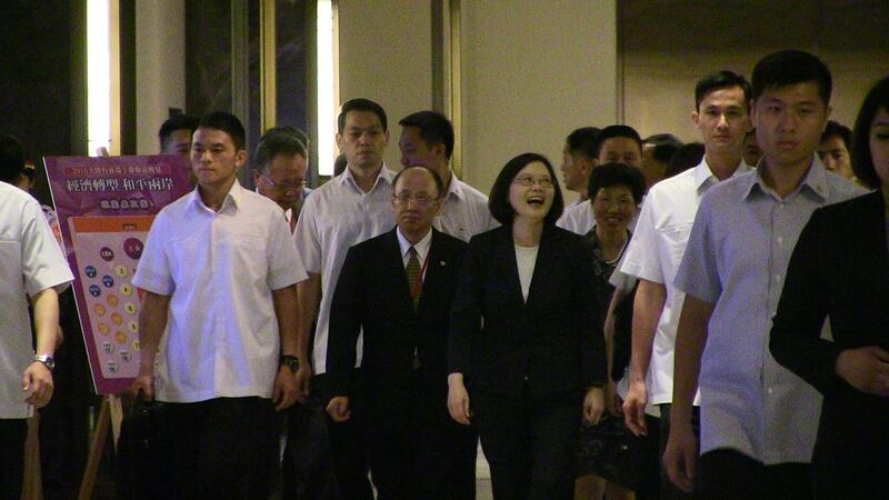 2016年6月8日蔡英文参加台商端午节座谈联谊。(资料照、记者夏小华摄)