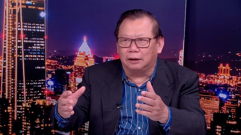 台军退役政战上校黄澎孝与习近平同年纪。他说，有生之年看不到中国攻打台湾。(截图自节目)