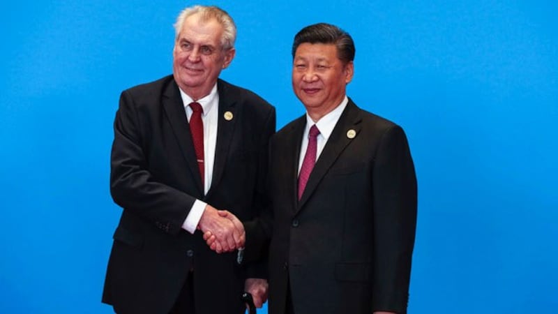 捷克总统齐曼2017访问中国与中国领导人习近平见面。(AP)