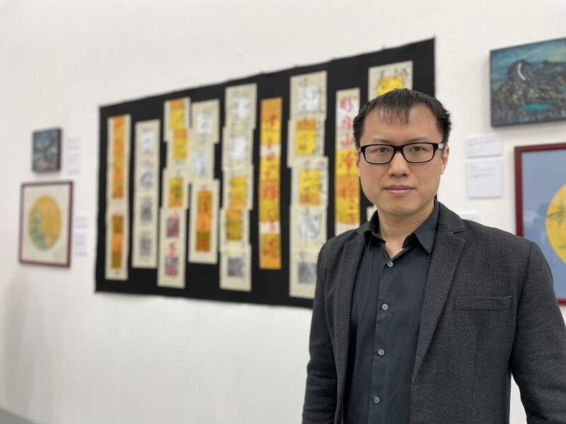 “暖气军师撑香港”创办人Terry Leung希望艺术展能连结流散港人,并让港人寻找和反思“香港民族”的定义,也希望展览可以让当地人更了解香港人。 (吕熙摄)