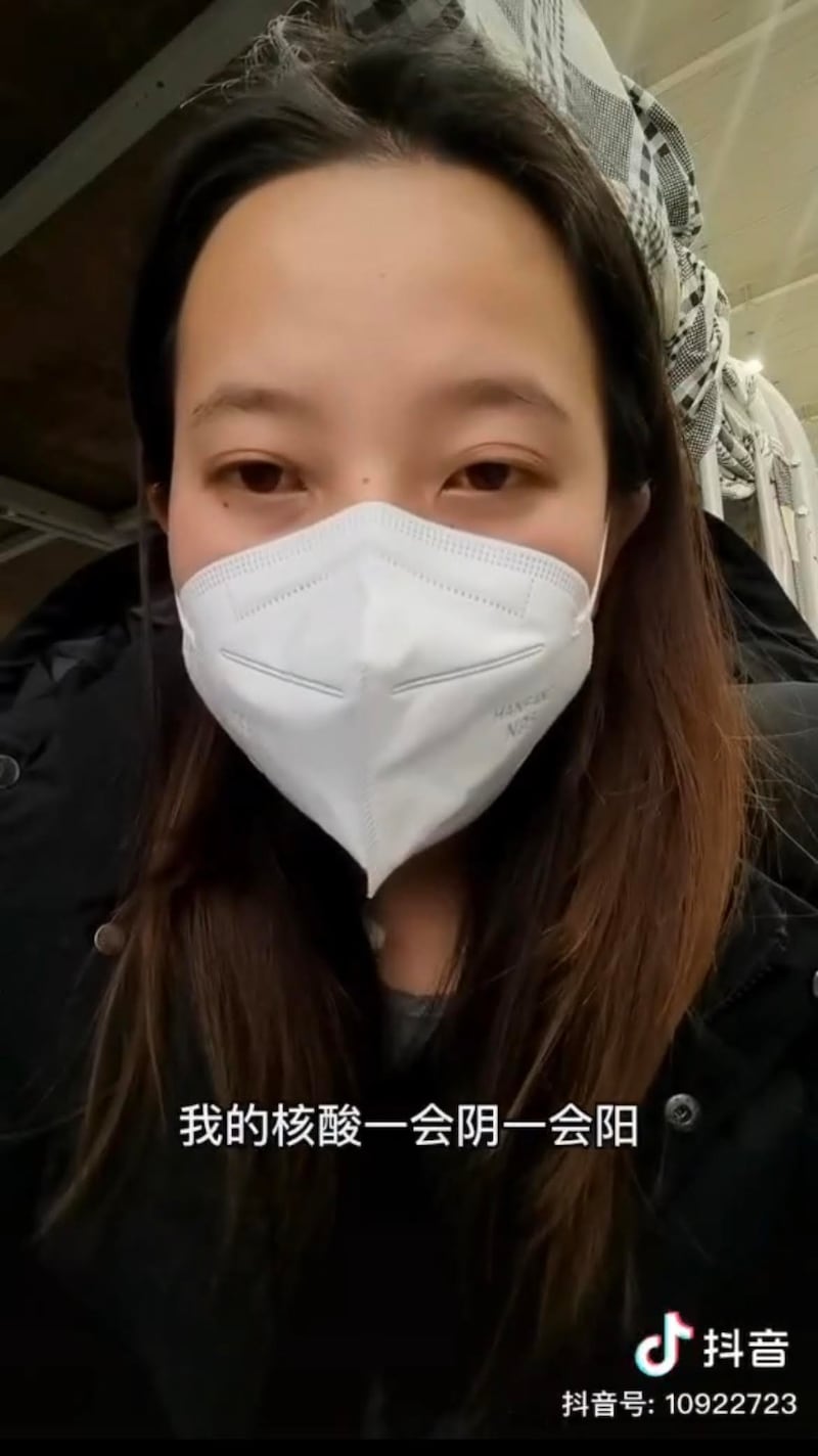 兰州女子于海华自述进入方舱后,一会儿阴性,一会儿阳性。(网上截图/古亭提供)