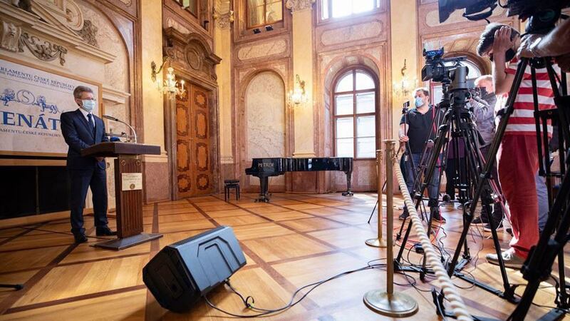 2020年5月19日,捷克参议院议长维特齐(Miloš Vystrčil)在新闻发布会上表示, 祝贺蔡英文总统再次当选,并表示如果中国继续威胁,他就更可能出访台湾。(Senát Parlamentu ČR脸书/捷克议会脸书图片)