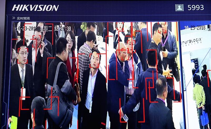 中国企业海康威视展示的面部跟踪技术产品(美联社)