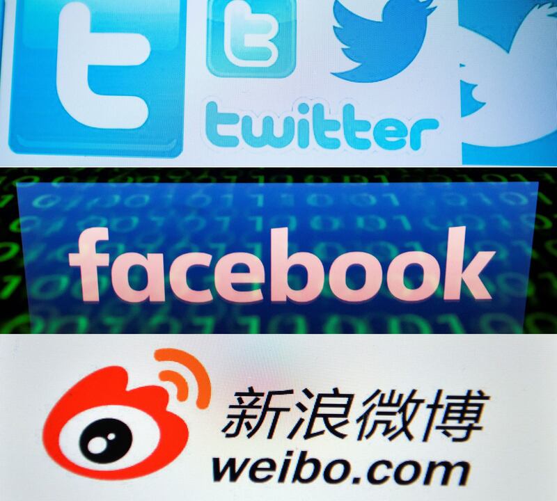 中国青年严正抗议推特脸书被封锁,却不提国内微信群大量被封 。(资料图/法新社)