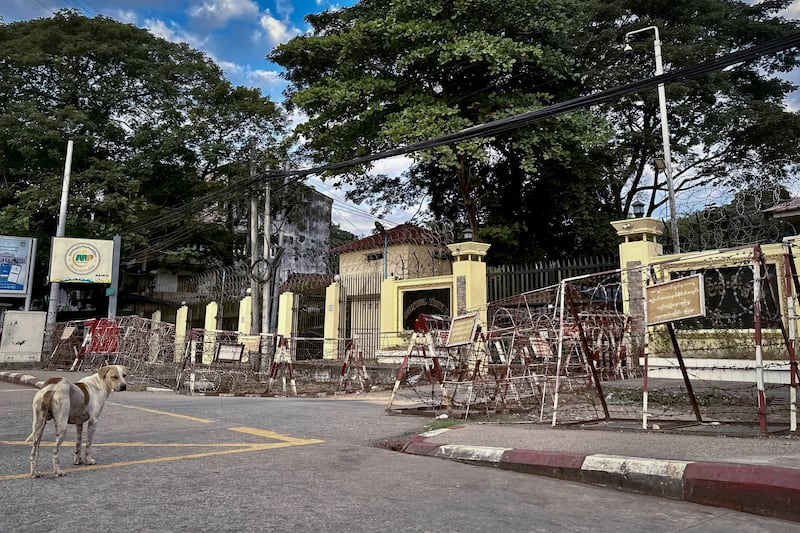 ရန်ကုန်မြို့ အင်းစိန်အကျဉ်းထောင် ဂိတ်‌တံခါးပေါက်ကို ၂၀၂၄ ခုနှစ် ဇန်နဝါရီလ ၄ ရက် လွတ်လပ်ရေးနေ့က တွေ့ရစဉ်။ (Photo: RFA)