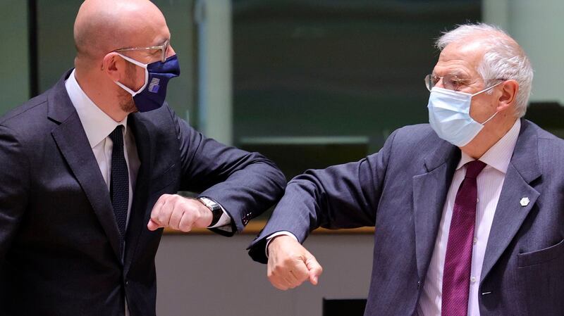欧盟外交与安全政策高级代表博雷利(Josep Borrell,右)。(AFP)