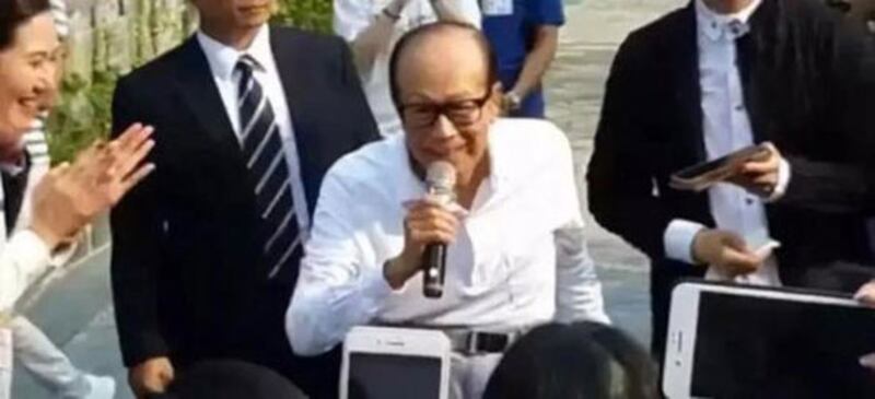 香港首富李嘉诚奉劝政府对香港年轻人“网开一面”(视频截图)