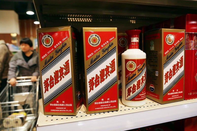 图为河南省许昌市一家超市出售的茅台酒（路透社）