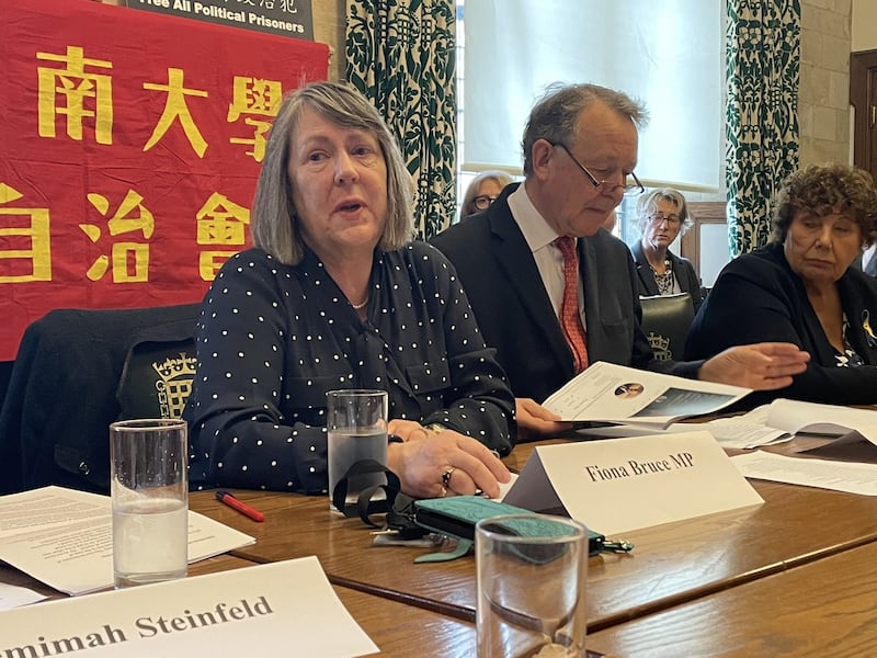 英国国会议员、首相国际宗教自由特使布鲁斯（Fiona Bruce）引用圣经中的"真理必叫你们得以自由"（the truth will set you free），赞扬中国公民记者张展和当年天安门广场上的学生一样， 都是为了真理而战，不应被世人忘记。（文在山摄）