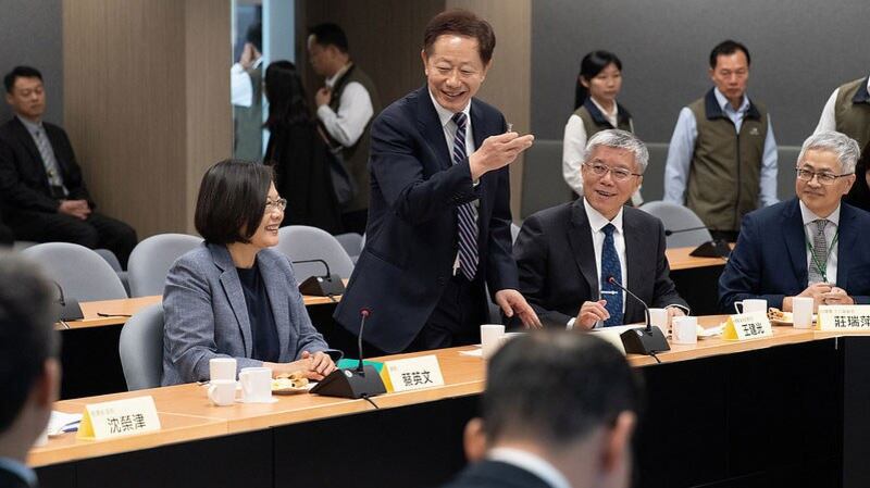 蔡英文总统2019年11月25日参访“台积电晶圆第18厂”。（总统府提供）