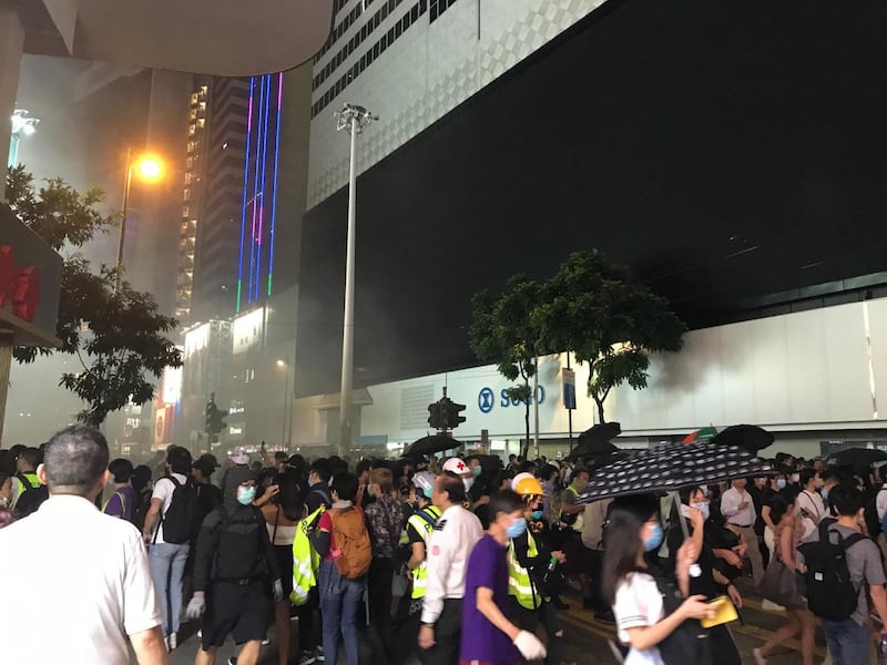 Amy表示,香港示威者对台湾人很照顾,放催泪弹前会协助她撤离。(受访者提供)