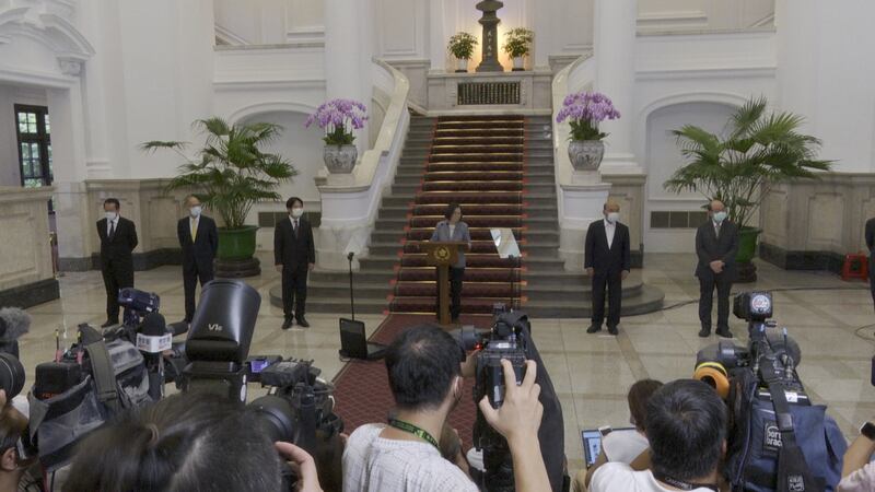 蔡英文28日临时召开记者会,宣布开放含瘦肉精的美猪和30月龄以上美牛,在台湾引发议论。(记者李宗翰摄)