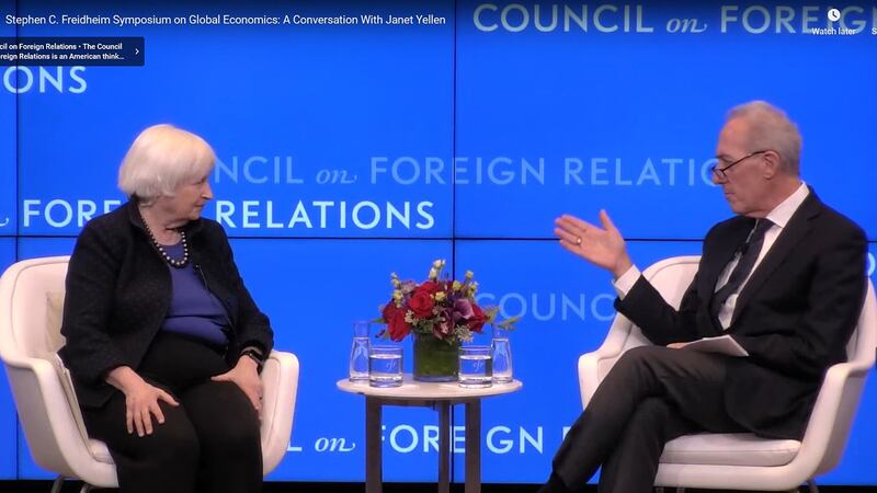 美国财政部长耶伦(左)重申维持301条款的重要性,也再度指出中国工业产业过剩问题威胁美国国家安全。(视频截图/美国外交关系协会官网)