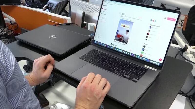 图为,显示 TIKTOK 网站的笔记本电脑屏幕。(路透社视频图)