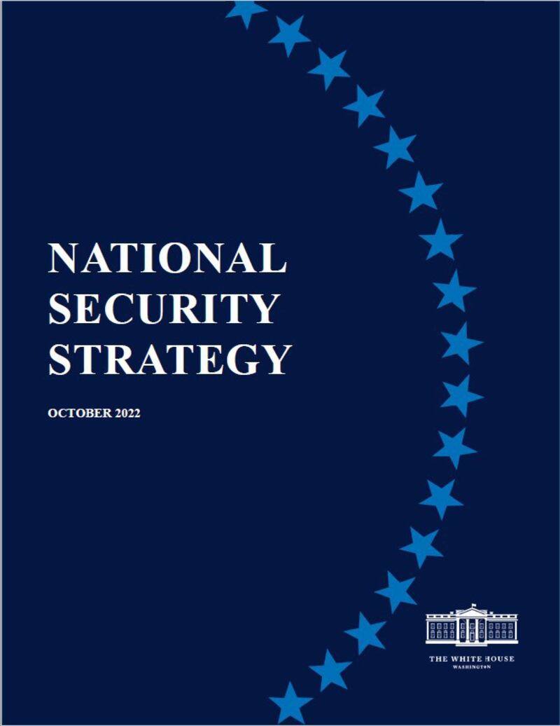 国家安全战略在很大程度上重申了美国现有的对华政策,但特别强调与北京竞争。(图为文件封面。白宫官网)