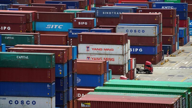 根据美中协议内容,中国去年和今年会额外采购二千亿美元美国货品和服务,但根据两地海关的数据统计,今年首四个月,中方仅完成原订采购额的73%;如果比较美国的数据,比例更跌至60%。(路透社资料图片)