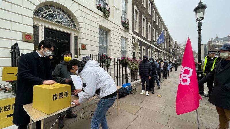 近80名在英港人排队投票。（记者邢博泓摄影）