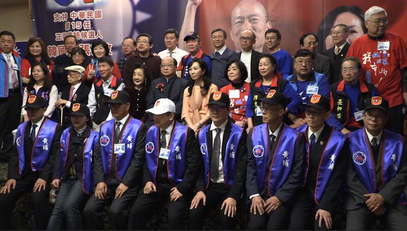 华盛顿7日有超过700名支持国民党的台湾在美侨胞举办午宴,欢迎李佳芬,会后大合照。(记者陈路易摄)