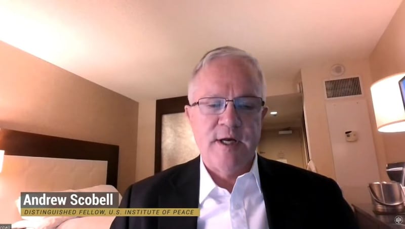 和平研究所荣誉研究员施道安(Andrew Scobell)。(视频截图)