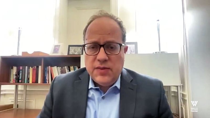 美国企业研究院(AEI)资深研究员卜大年(Dan Blumenthal)分析,中国采用上述经济胁迫手段的意图都是在恐吓台湾,让台湾知道中国有封锁、孤立台湾的能力。(视频截图/Wilson Center)