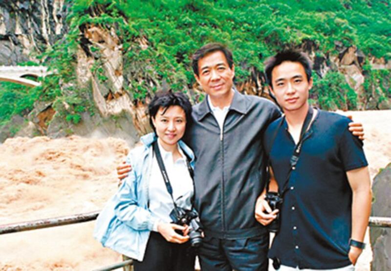 薄熙来、谷开来和薄瓜瓜一家。(Public Domain)