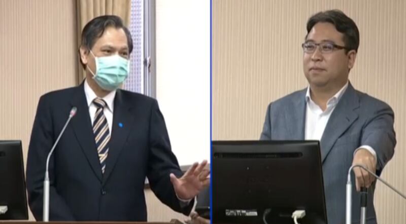 陆委会主委陈明通(左)答询指台湾可援引“港澳条例”18条,因政治受迫害的港人。(记者 黄春梅摄)