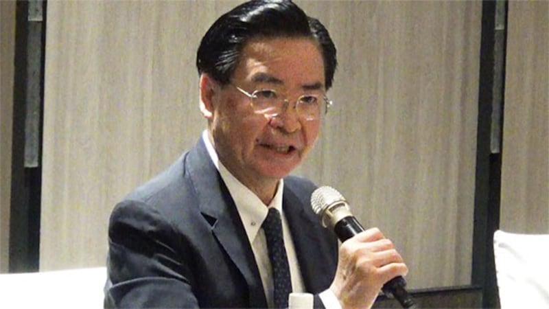 台湾外交部长吴钊燮在17日的记者会上鼓励台商投资欧洲。(记者夏小华摄)