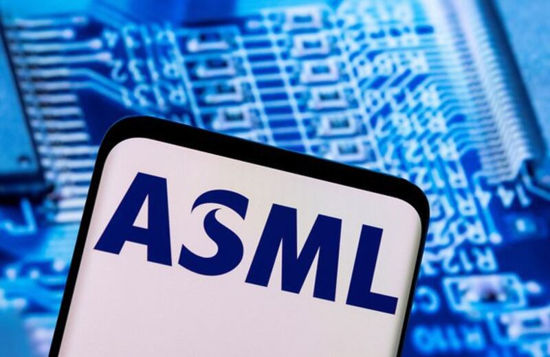 荷兰芯片设备制造商艾司摩尔(ASML)徽标(路透社图片)