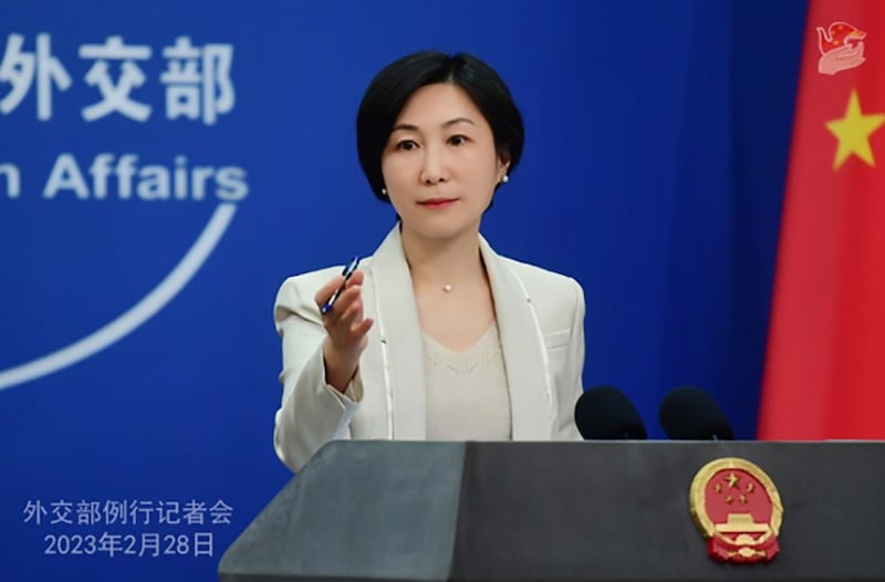 中国外交部发言人毛宁在2月28日的记者会上回应表示:“美国政府应当切实尊重市场经济和公平竞争原则,停止无理打压有关企业。为各国企业在美国的投资、经营提供公平、非歧视的环境。”(中国外交部官网截图)