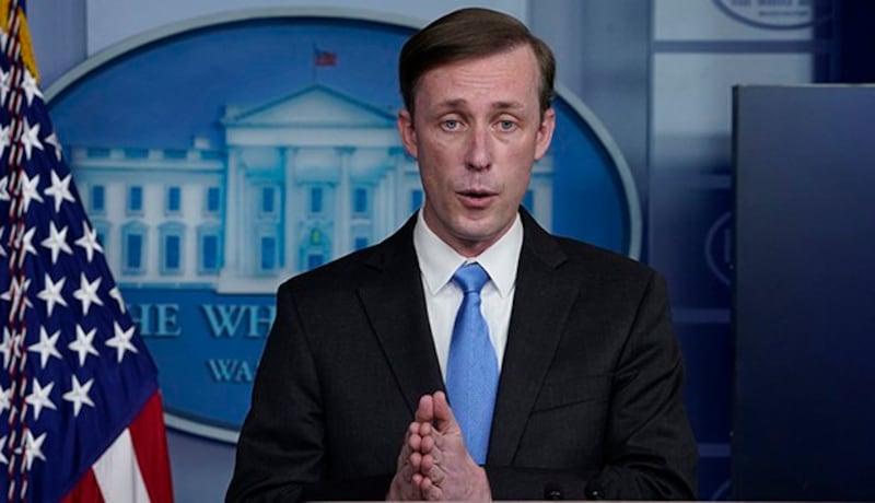 美国白宫国家安全顾问沙利文4月30日出席美国智库阿斯彭研究所关于美国总统上任一百天的研讨会（美联社图片）