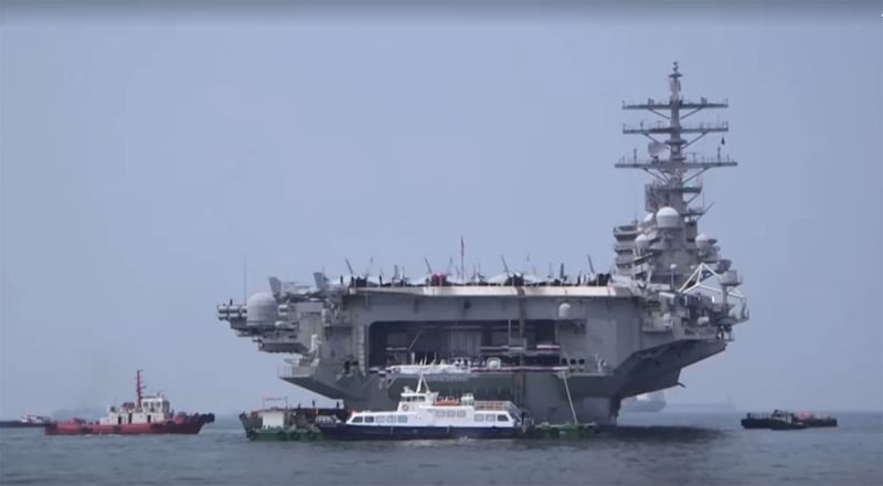 2022年10月14日,美国海军唯一的前沿部署的打击群核心——核动力航空母舰罗纳德·里根号 (CVN 76) 和钱斯勒斯维尔号导弹巡洋舰 (CG 62) 抵达菲律宾马尼拉,进行例行港口访问。(路透社视频截图)