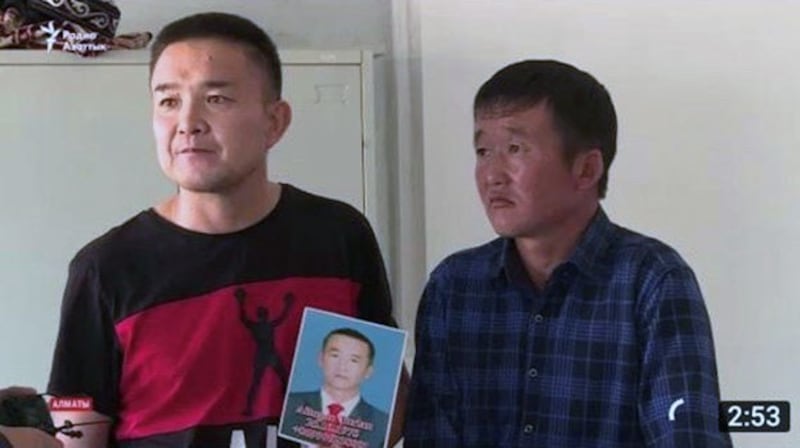 阿衣吐汗,吐尔兰在哈国的亲人要求中国政府立即放人。(志愿者提供/记者乔龙)