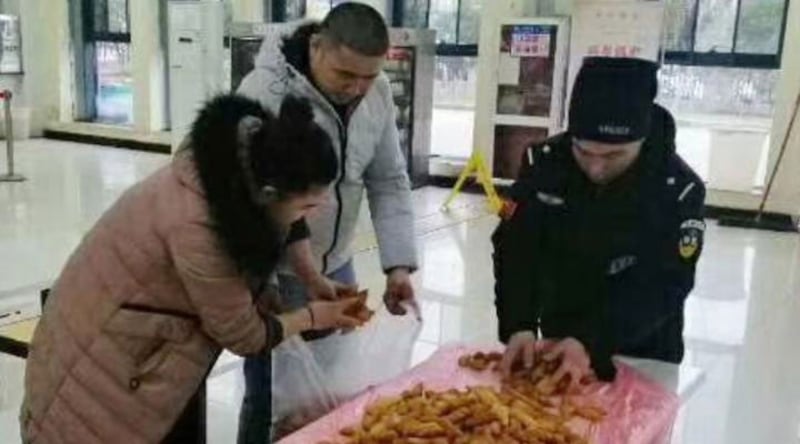 在外省打工的穆斯林。(志愿者提供)