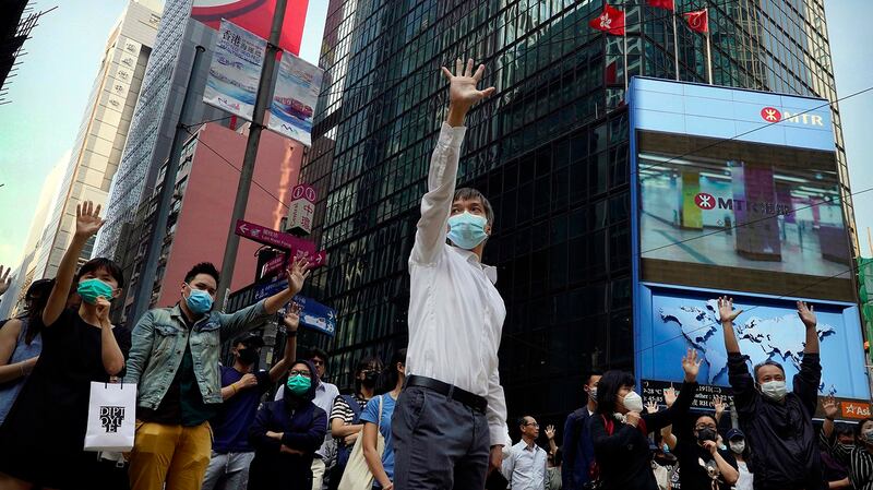 2019年11月14日香港街头的抗议者。(美联社)