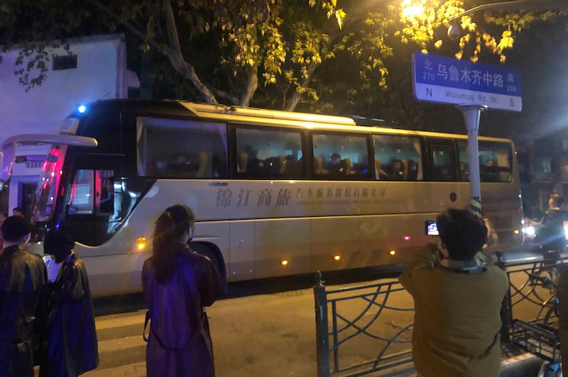 乌鲁木齐中路跨越上海精华地段的静安区与徐汇区,位于上海员法租界内。(美联社图片)