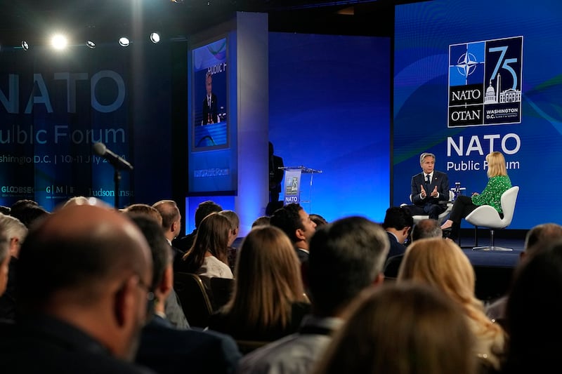 布林肯在论坛中强调,北约在打破欧洲、亚洲和美国之间的隔阂方面发挥着关键作。(美联社))