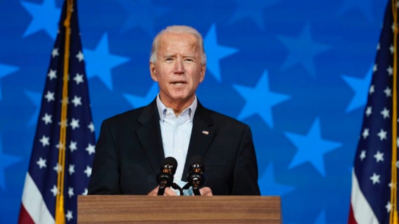 拜登对中政策和特朗普不同,学者认为无论谁当选,美中在高科技产业脱钩已是定局。(美联社)