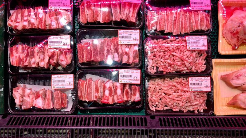 继中国全面停购加拿大进口的芥花籽后,路透社2019年6月25日引述加拿大媒体消息说,中国将在停止进口所有来自加拿大的肉制品。(资料图/美联社)