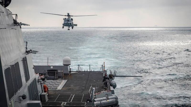 美军太平洋舰队官方粉丝团,26日主动发布贴文指,麦康贝尔号航经台湾海峡。(U.S. Pacific Fleet脸书)